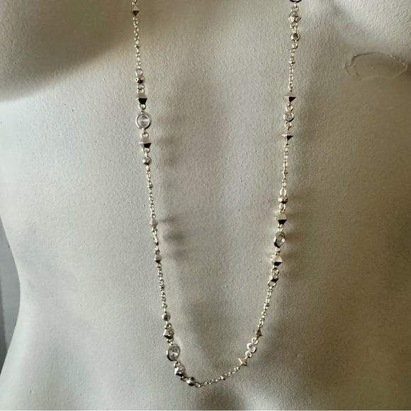 Kendra Scott - Winifred Necklace in crystal and gold finish - Picture 7 of 8